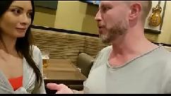 Garota foi para noitada e acabou ganhando pirocada no cu de brinde